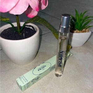 NIB Prada Infusion de Vanille EDP Travel Spray
